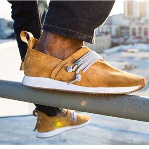 COMUNITYmade Tan Suede Leather Slip-On Comfort Artisan Sneakers Slipper Size 9.5